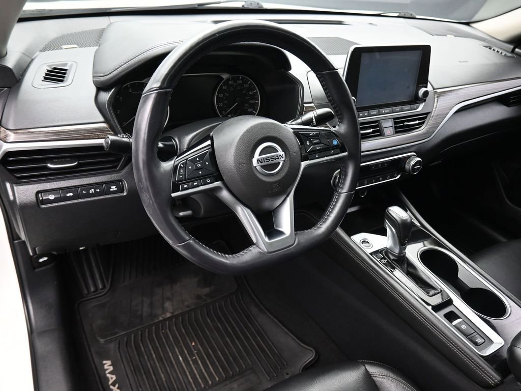 Used 2020 Nissan Altima 2.0 Platinum FWD image 13