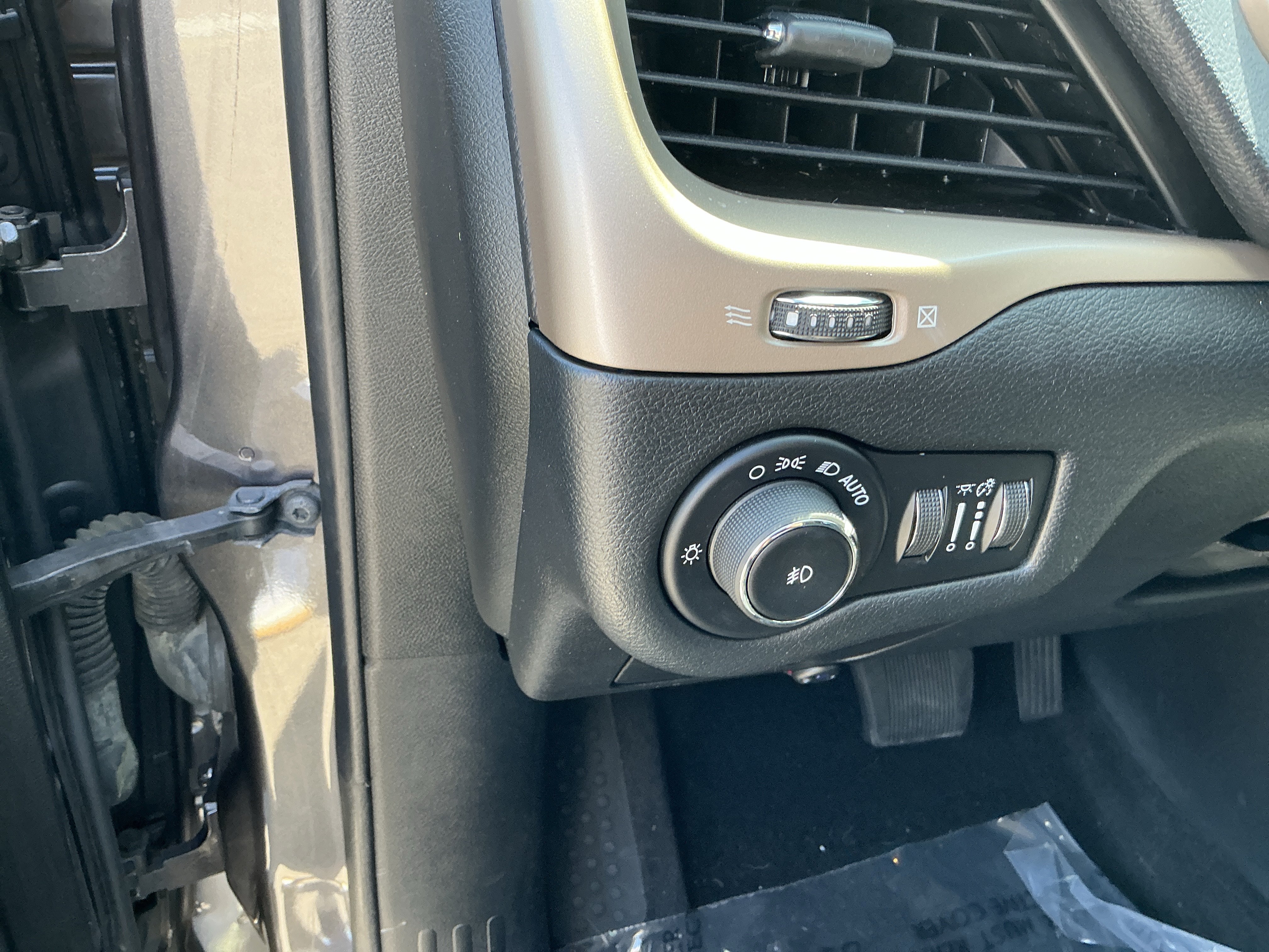 Used 2017 Jeep Cherokee High Altitude AWD/4WD image 20