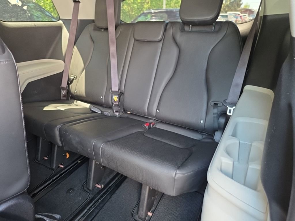 Used 2022 Kia Carnival LX image 13