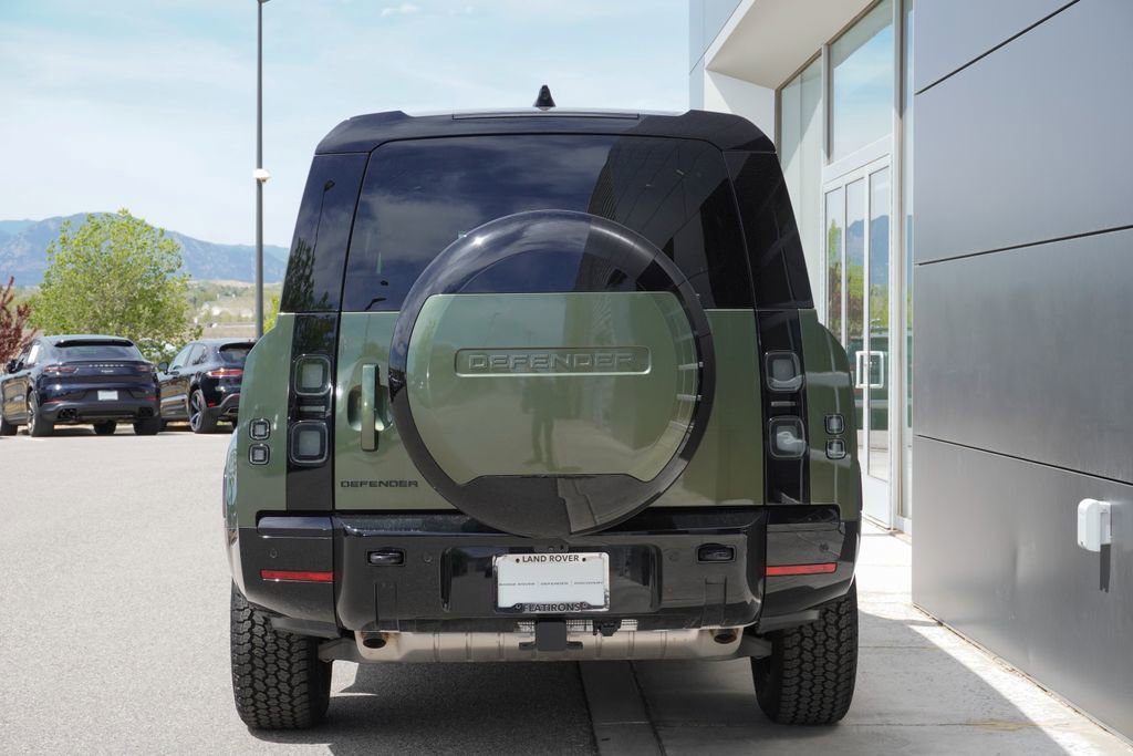 New 2026 Land Rover Defender 130 X-Dynamic SE image 6