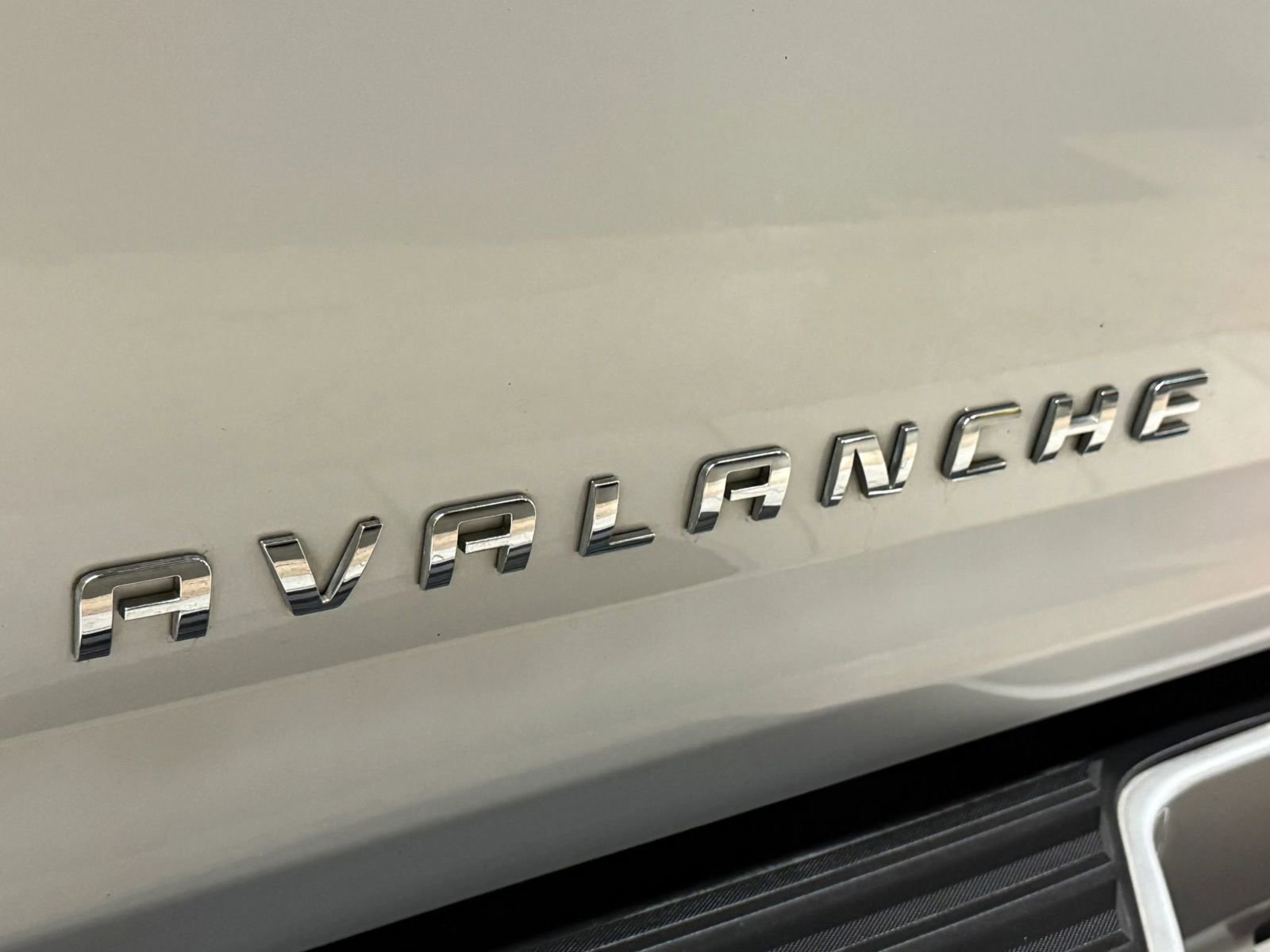 Used 2012 Chevrolet Avalanche LTZ image 13