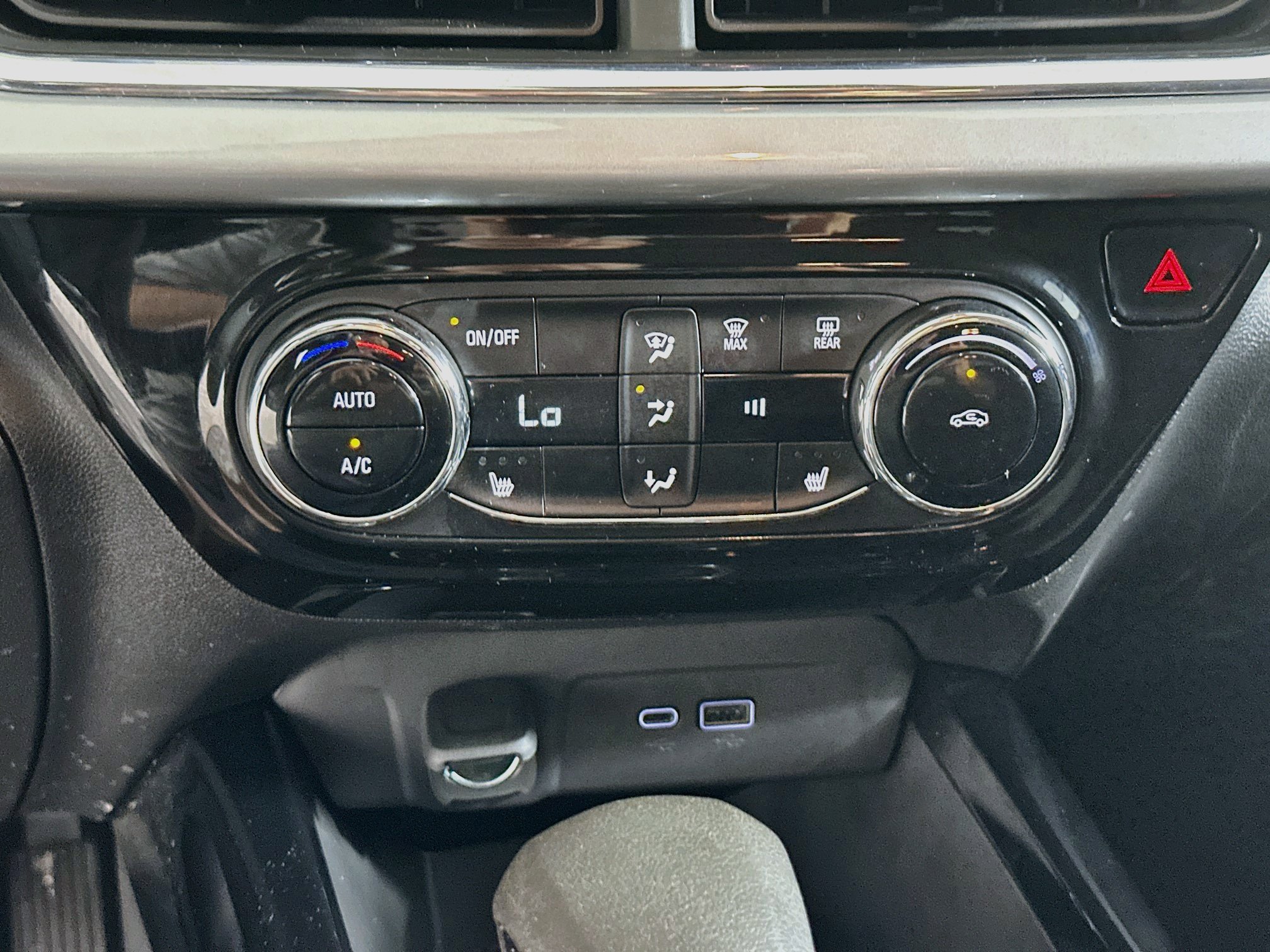 Used 2026 Chevrolet Trax LT w/ LT Convenience Package FWD image 23