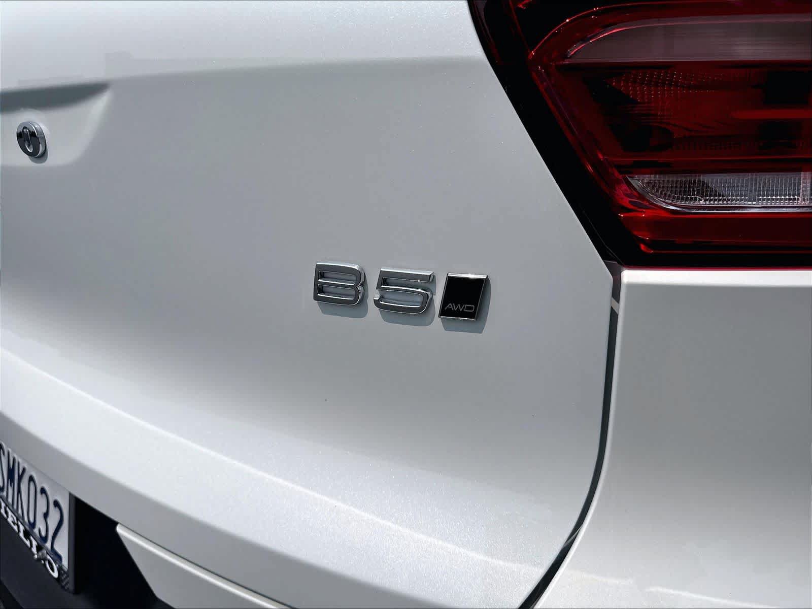 Used 2025 Volvo XC40 B5 Ultra AWD/4WD image 11