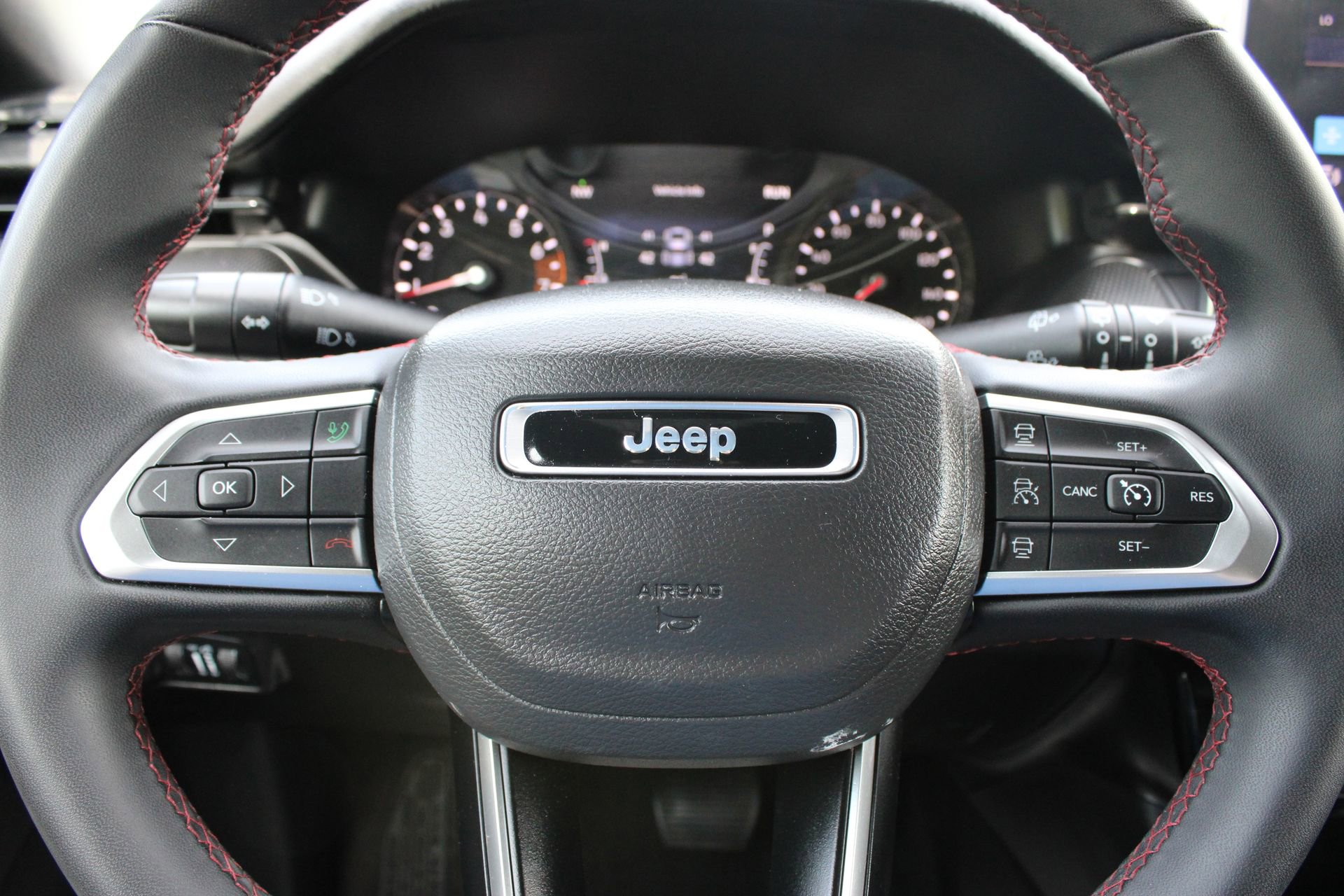 Used 2025 Jeep Compass Trailhawk AWD/4WD image 30