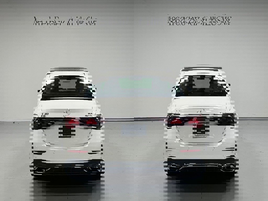 Used 2025 Mercedes-Benz E 350 4MATIC Sedan image 4