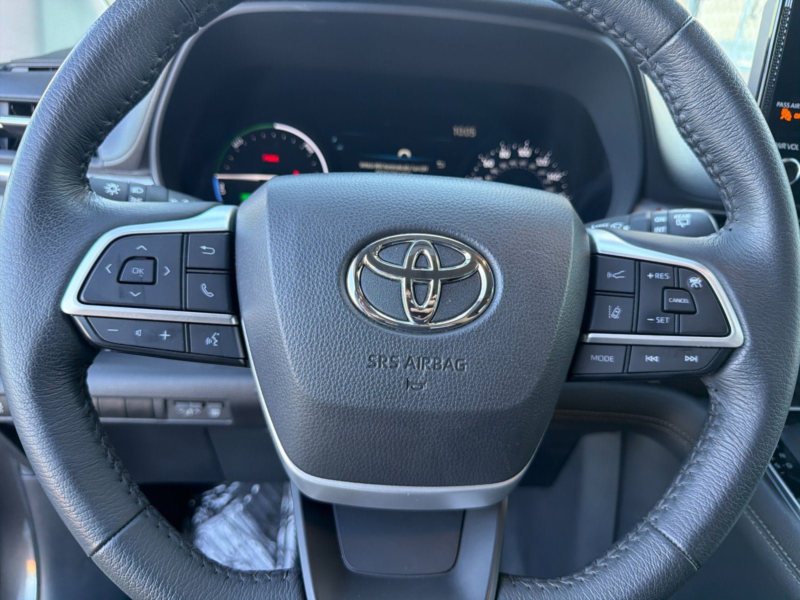 Used 2025 Toyota Sienna XLE FWD image 23