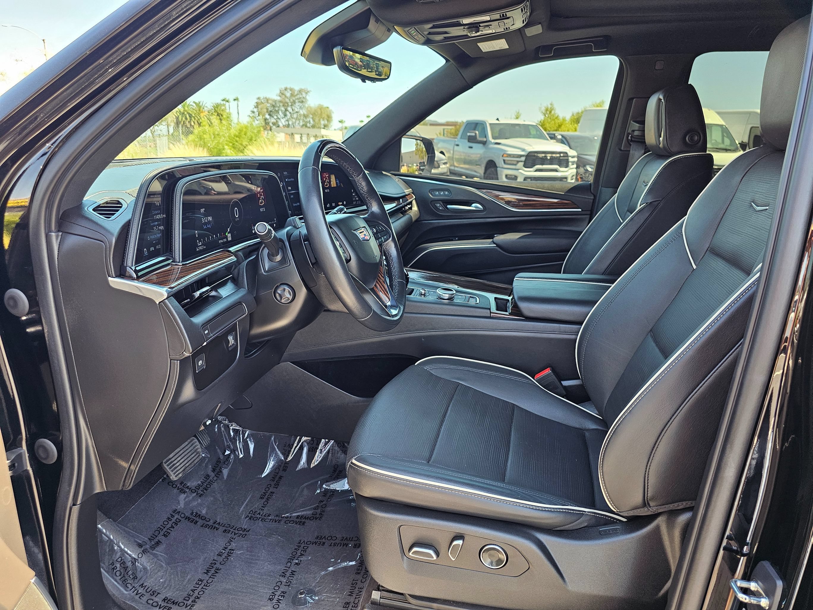 Used 2023 Cadillac Escalade Premium Luxury RWD image 21