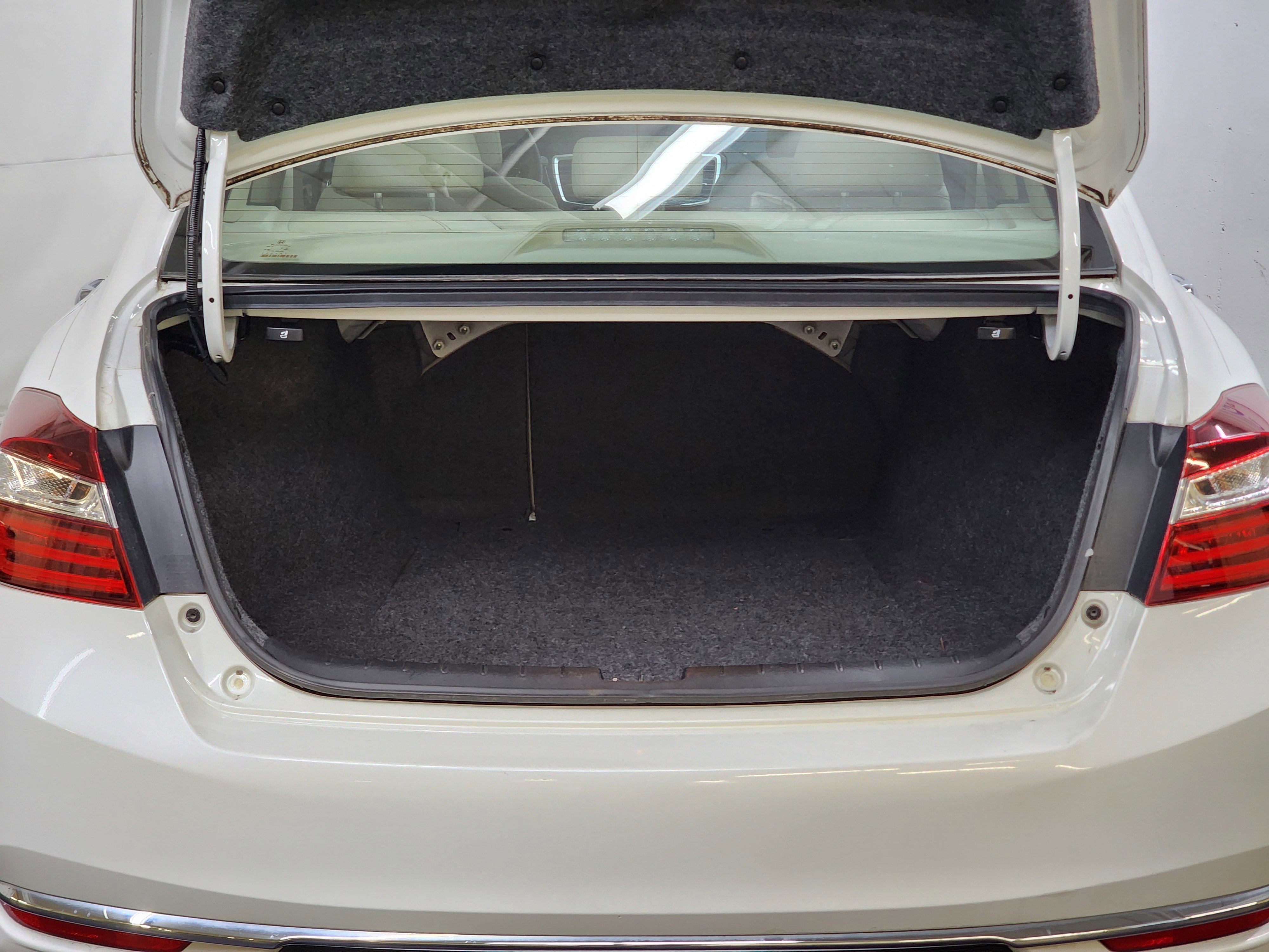 Used 2017 Honda Accord EX-L image 8