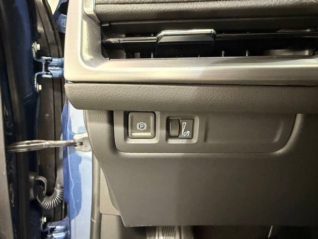 Used 2025 Cadillac XT4 Premium Luxury FWD image 16