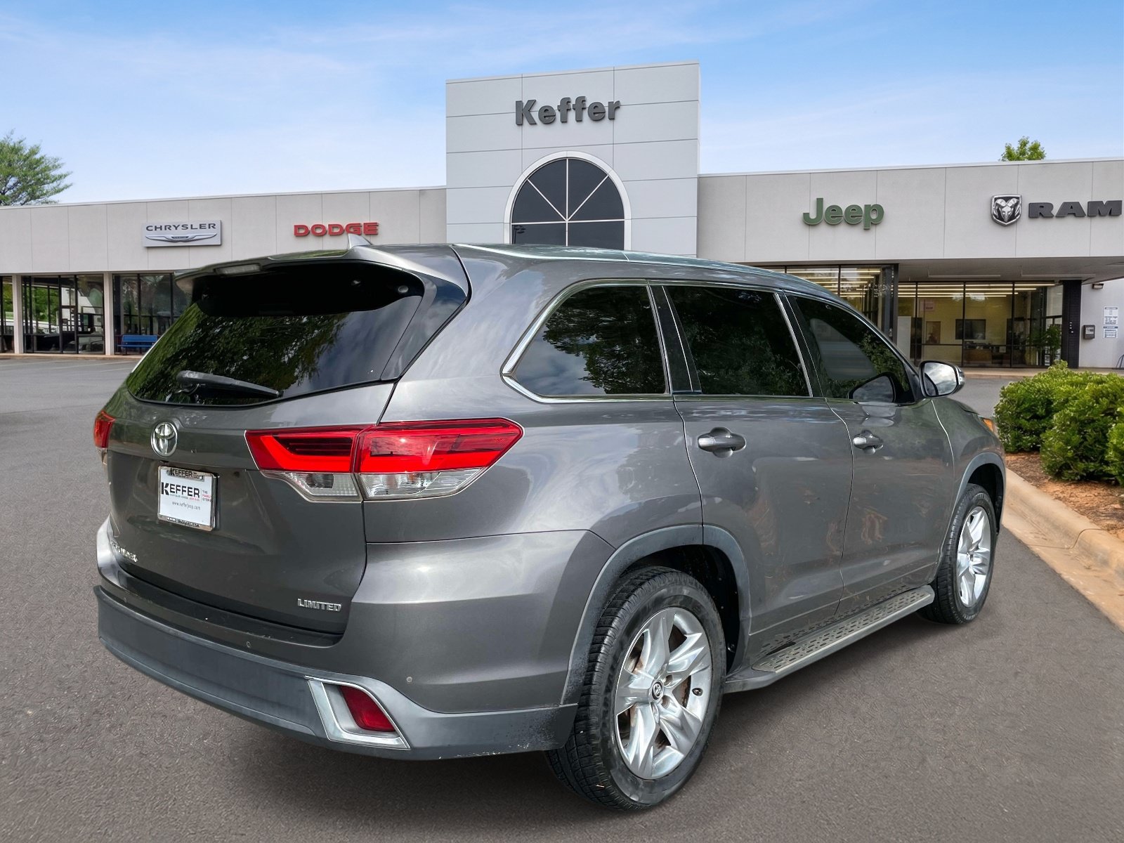 Used 2017 Toyota Highlander Limited FWD image 6
