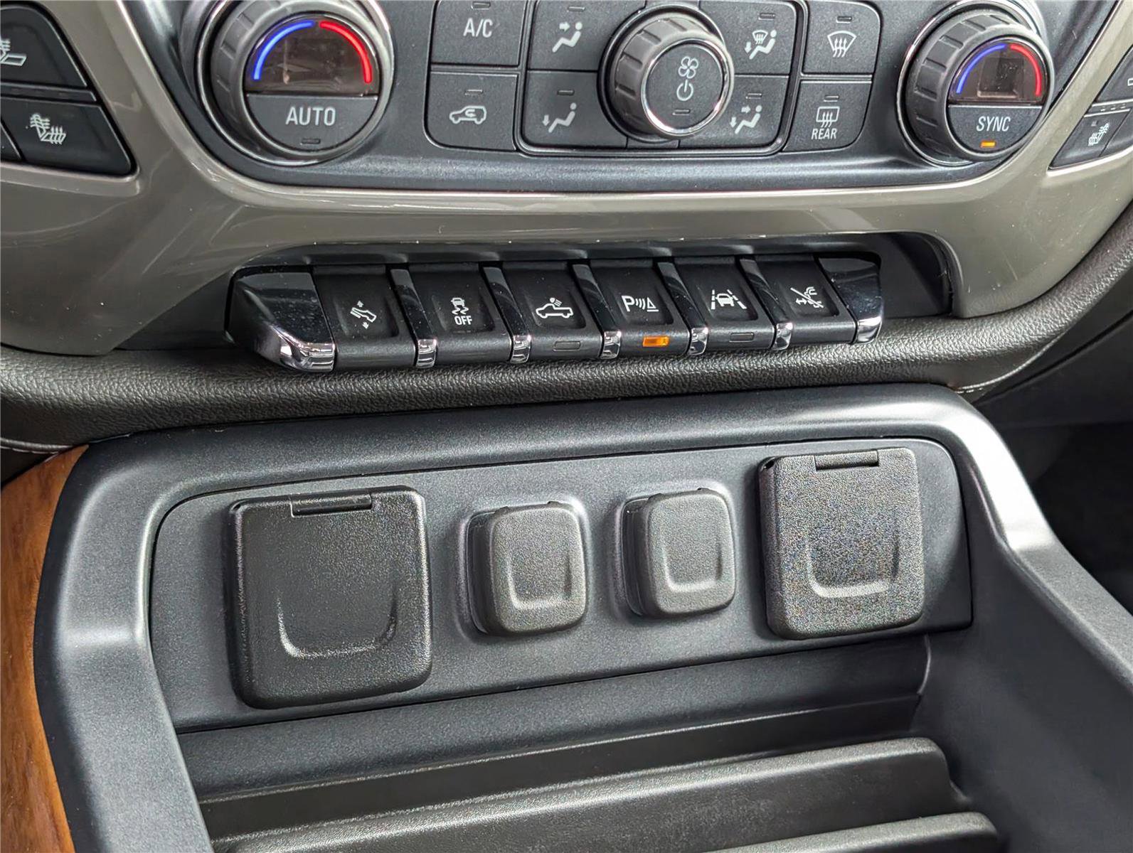 Used 2018 Chevrolet Silverado 1500 High Country w/ High Desert Package image 28