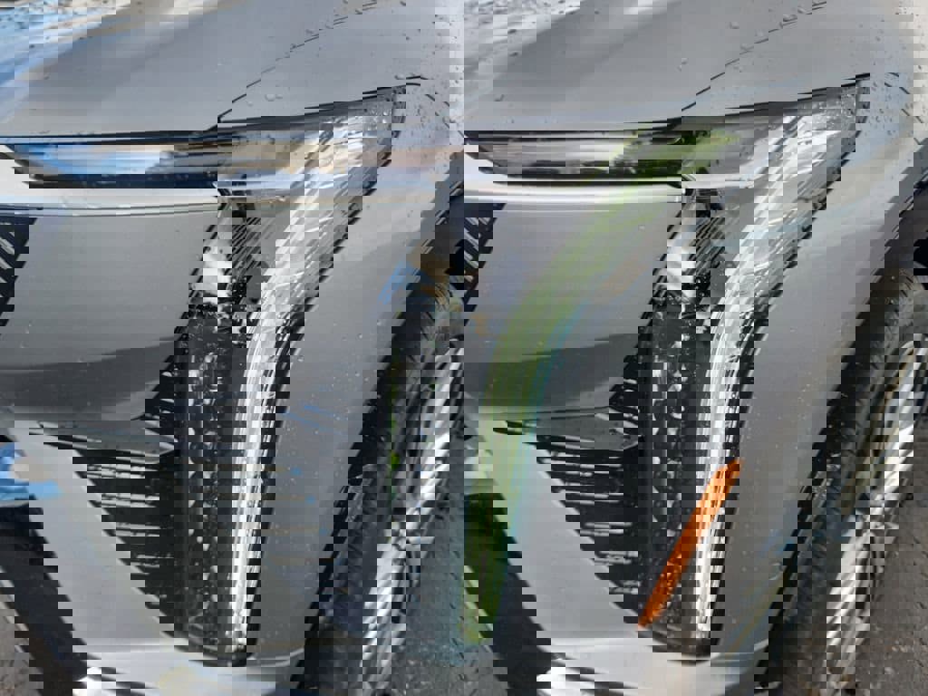 New 2026 Cadillac Optiq Luxury 2 image 5