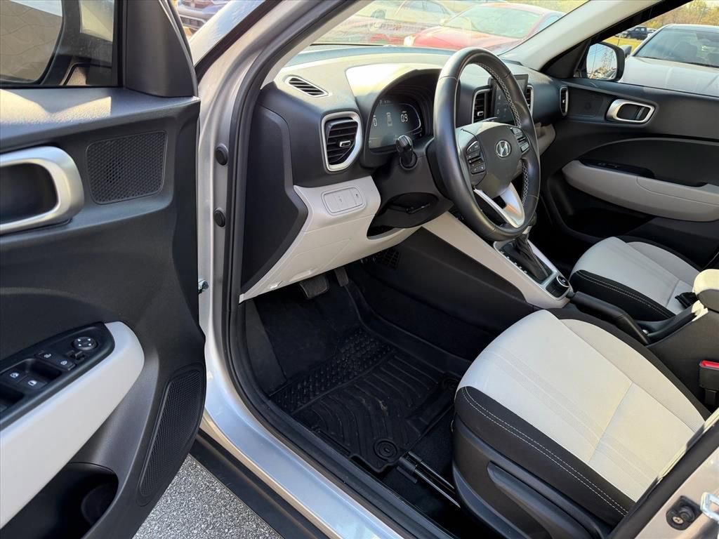 Certified 2023 Hyundai Venue SEL w/ Cargo Package image 9