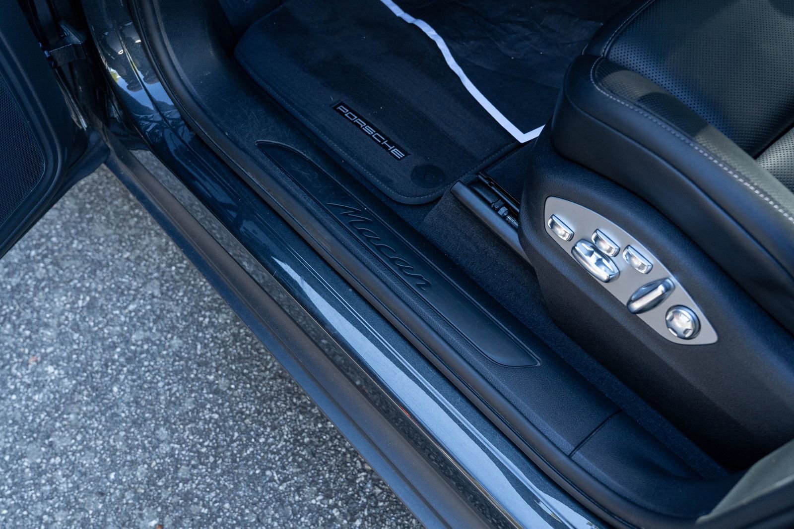 Certified 2025 Porsche Macan image 23