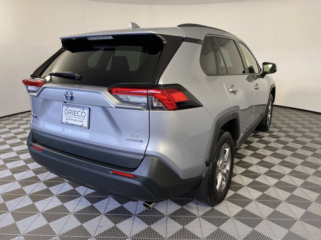 Used 2024 Toyota RAV4 LE AWD/4WD image 10
