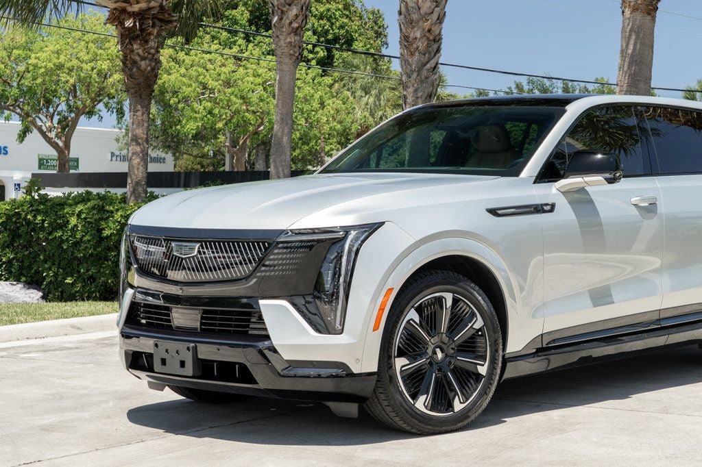Used 2025 Cadillac Escalade IQ Sport 2 AWD/4WD image 2