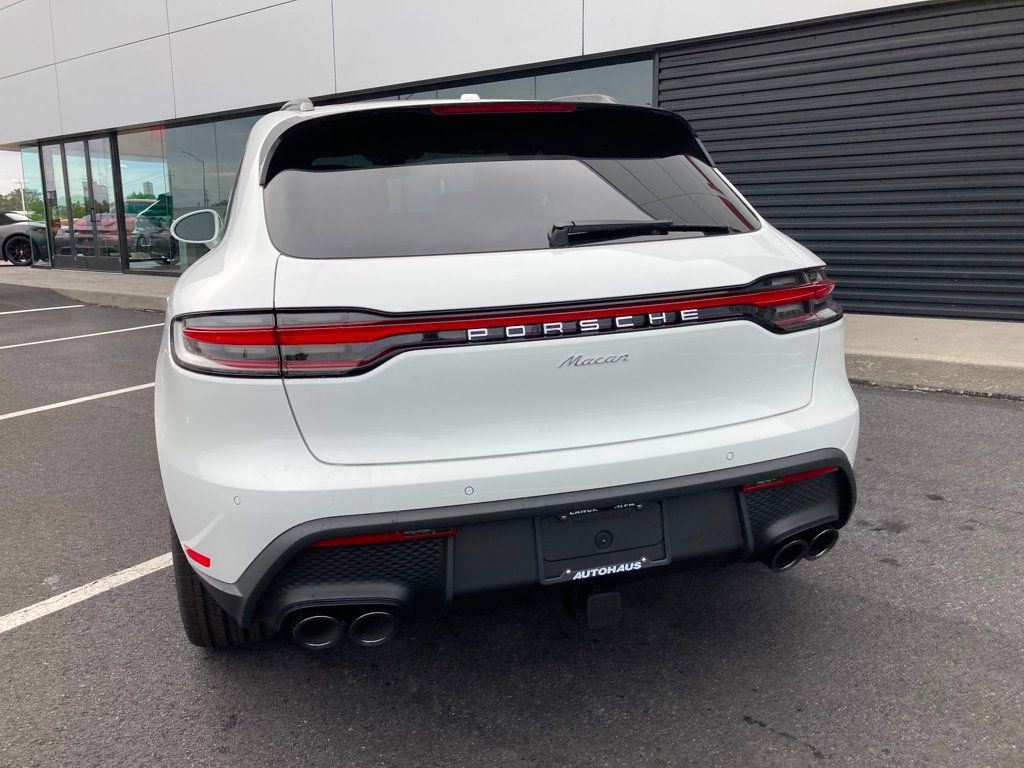 Used 2025 Porsche Macan AWD image 11