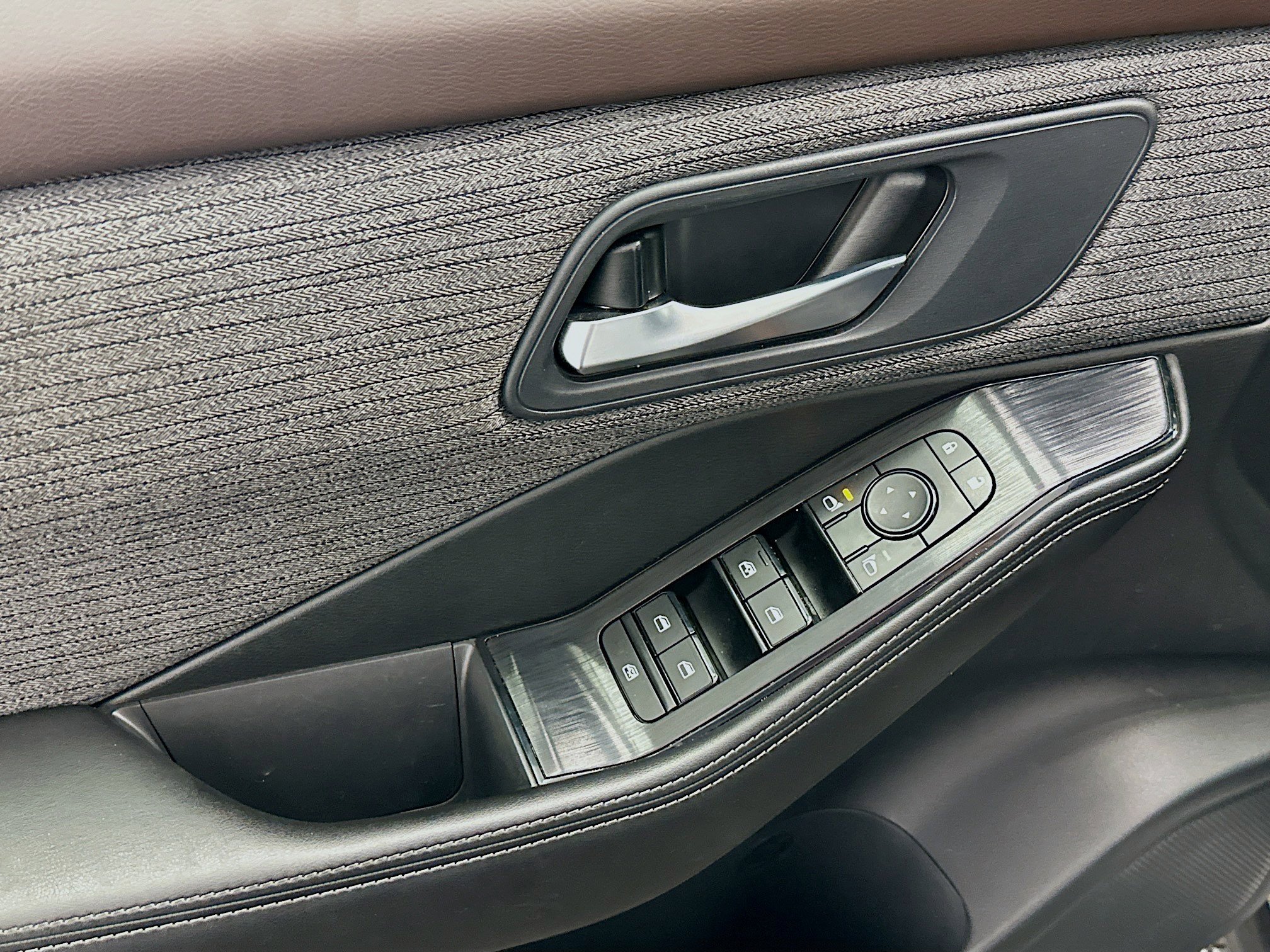 Used 2023 Nissan Rogue SV AWD/4WD image 15