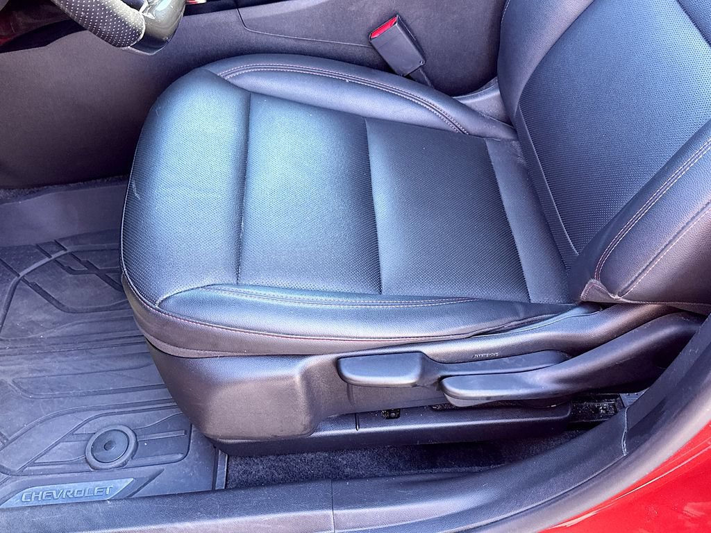 Used 2024 Chevrolet Trax RS w/ Sunroof Package FWD image 9