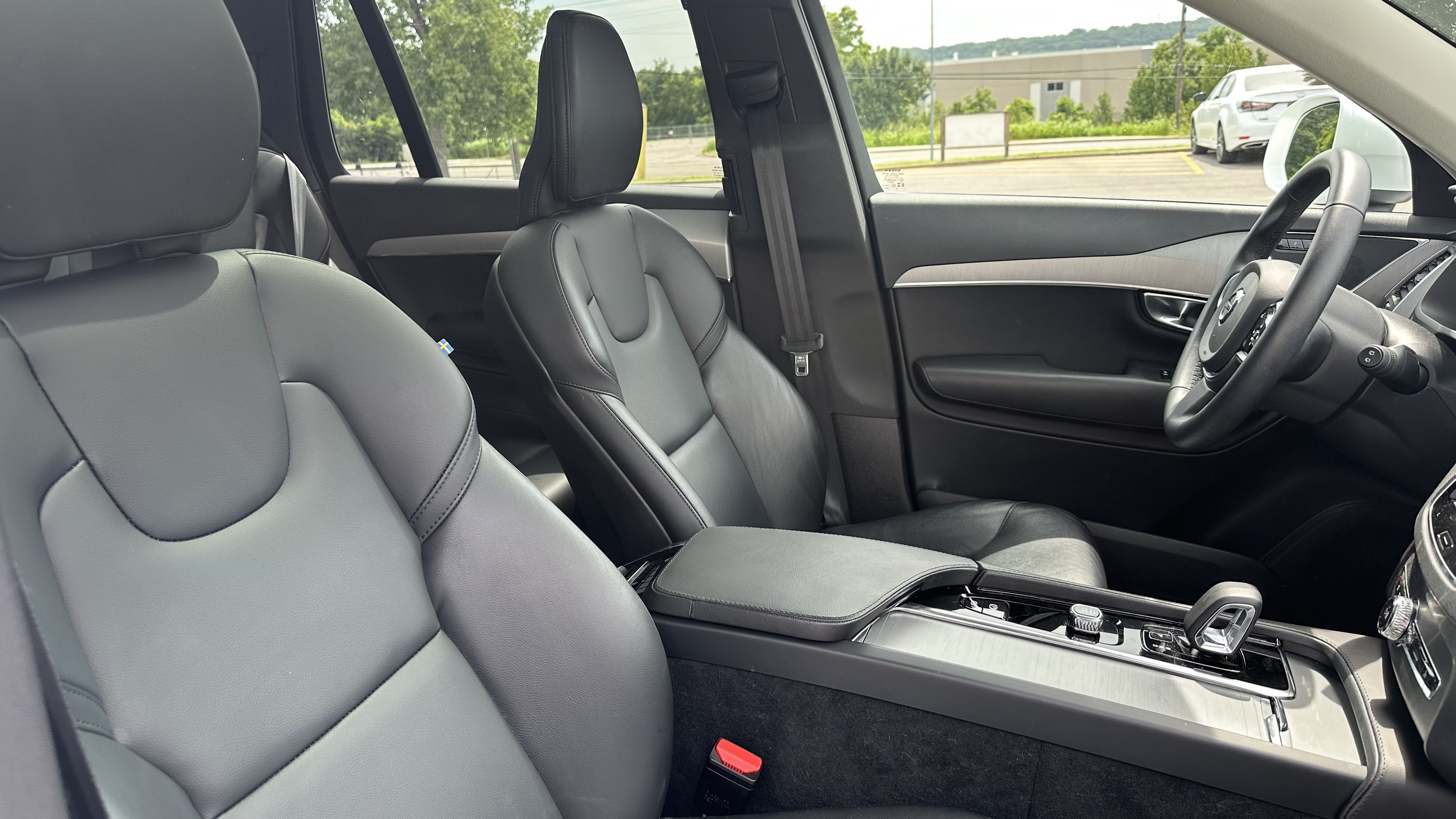 Used 2023 Volvo XC90 B5 Core w/ Protection Package Premier AWD/4WD image 33