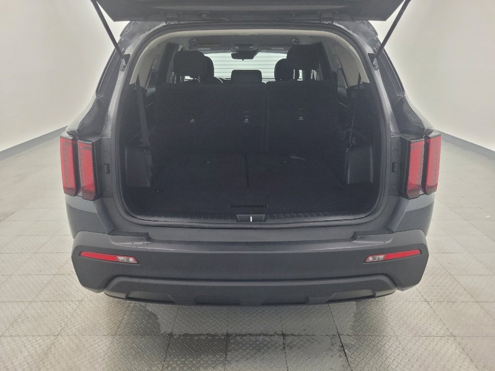 Used 2021 Kia Sorento LX image 29