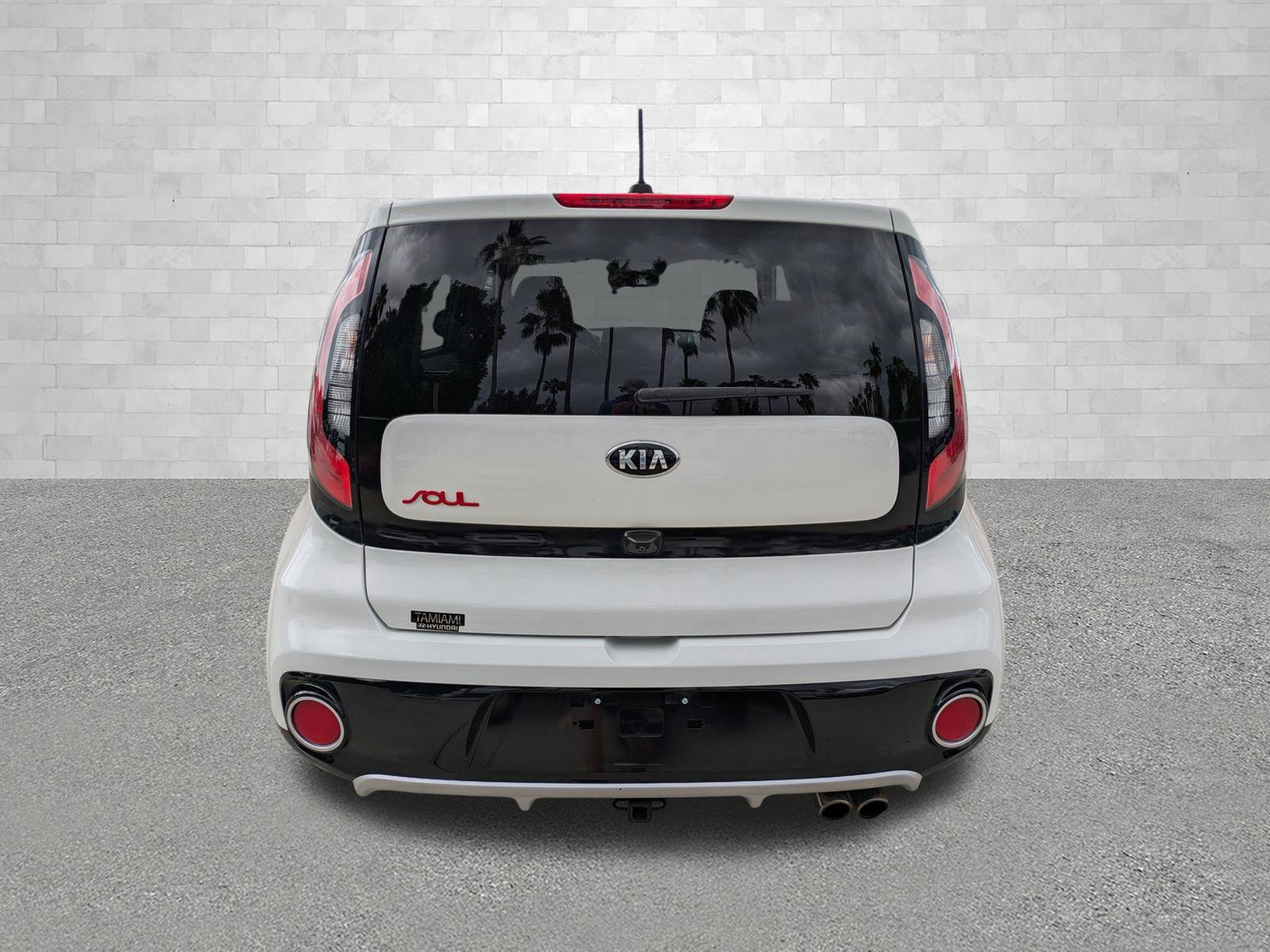 Used 2017 Kia Soul ! FWD image 3