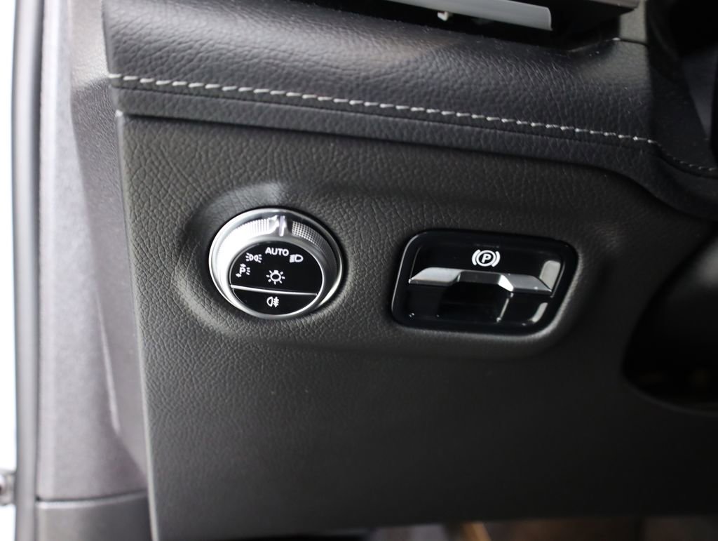 Used 2023 Mercedes-Benz EQS 580 4MATIC SUV image 11