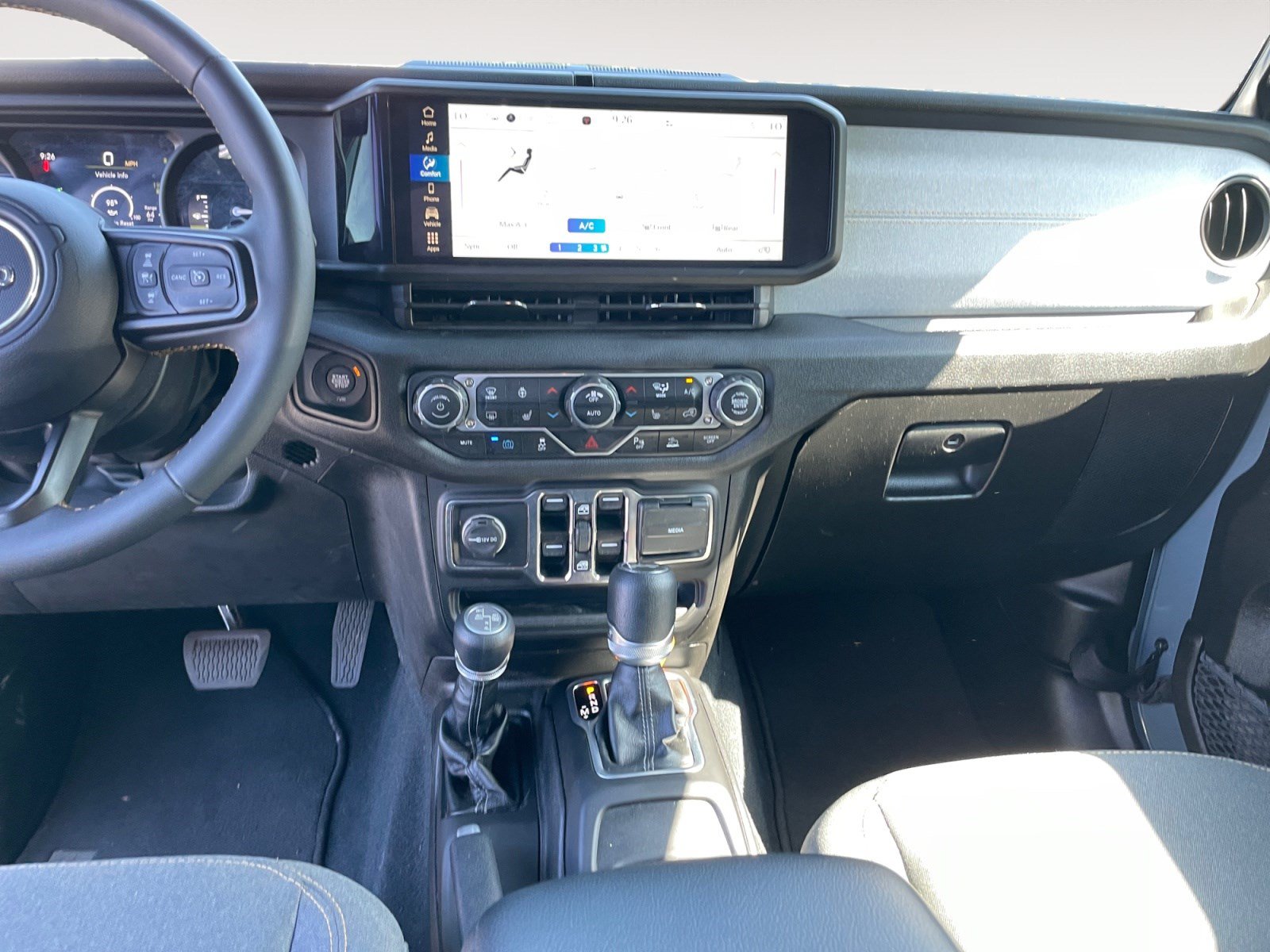 Used 2024 Jeep Wrangler Unlimited w/ Convenience Group AWD/4WD image 12