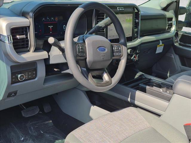 New 2026 Ford F250 XLT w/ XLT Premium Package AWD/4WD image 3