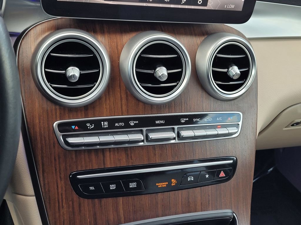 Used 2022 Mercedes-Benz GLC 300 w/ Multimedia Package Lite image 23
