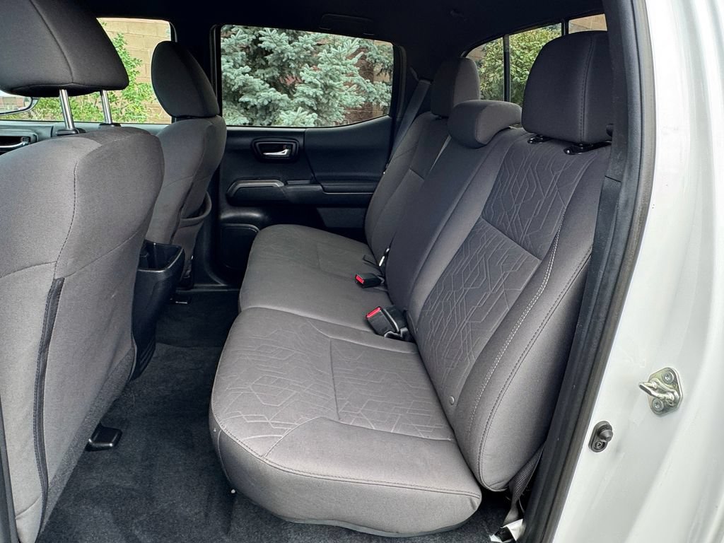 Used 2018 Toyota Tacoma TRD Off-Road w/ Technology Package AWD/4WD image 34
