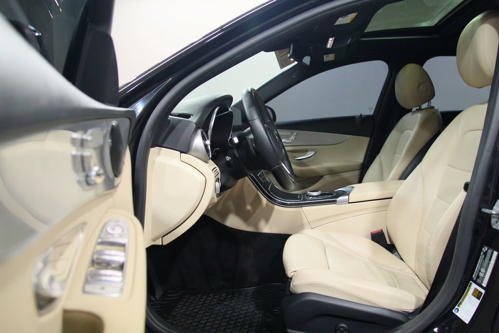 Certified 2019 Mercedes-Benz C 300 4MATIC Sedan image 4