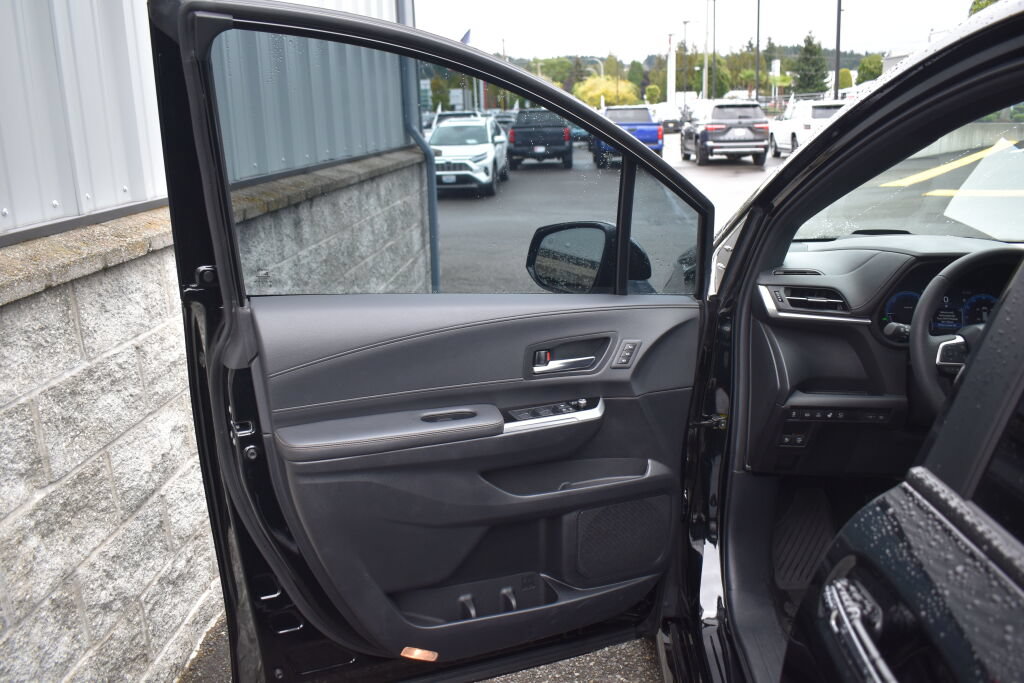 Certified 2025 Toyota Sienna Platinum AWD/4WD image 17