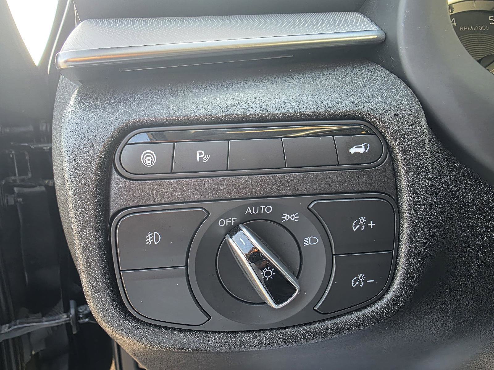 Used 2019 INFINITI QX50 Essential w/ Premium Heat Package image 12