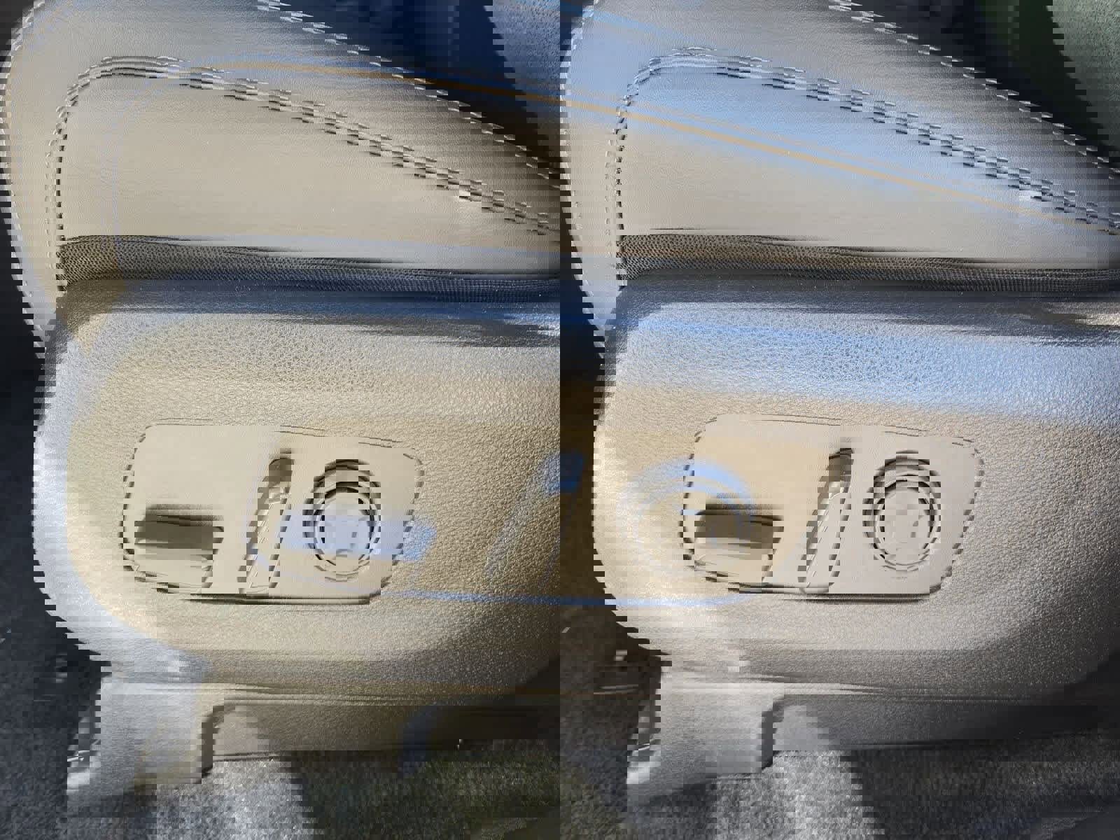 Certified 2025 Kia Carnival SX w/ SX Dark Edition Package image 15