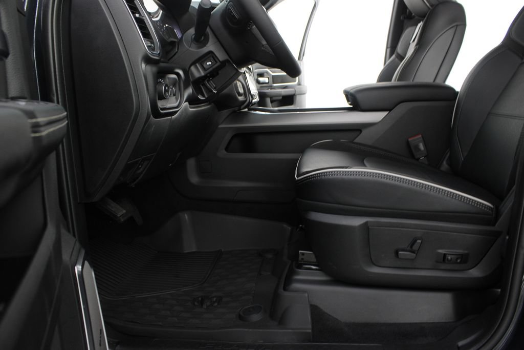 New 2026 RAM 2500 Laramie w/ Sport Appearance Package AWD/4WD image 17