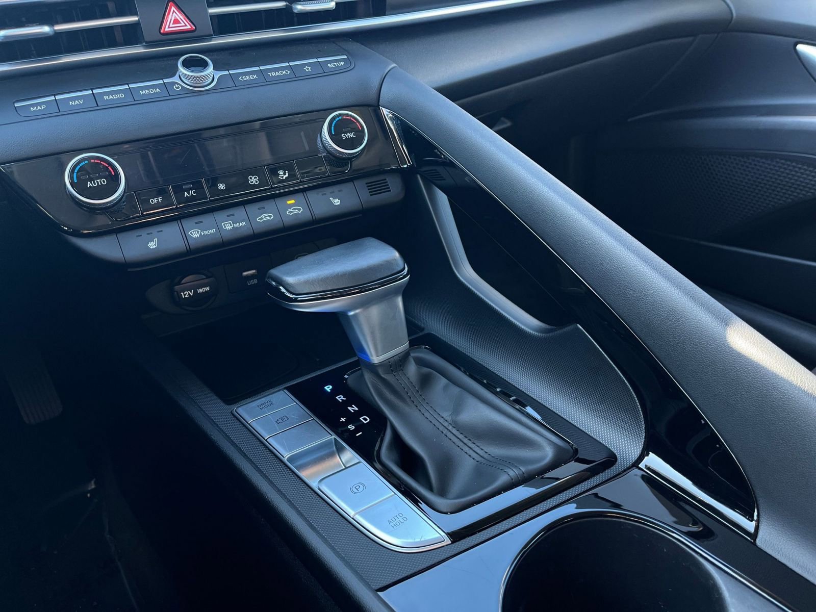 Used 2025 Hyundai Elantra SEL image 42