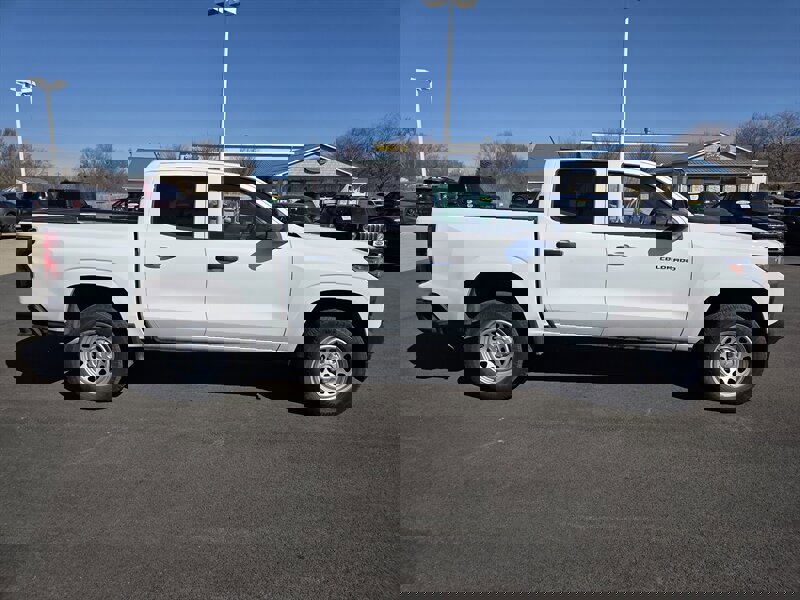 Used 2023 Chevrolet Colorado W/T image 2