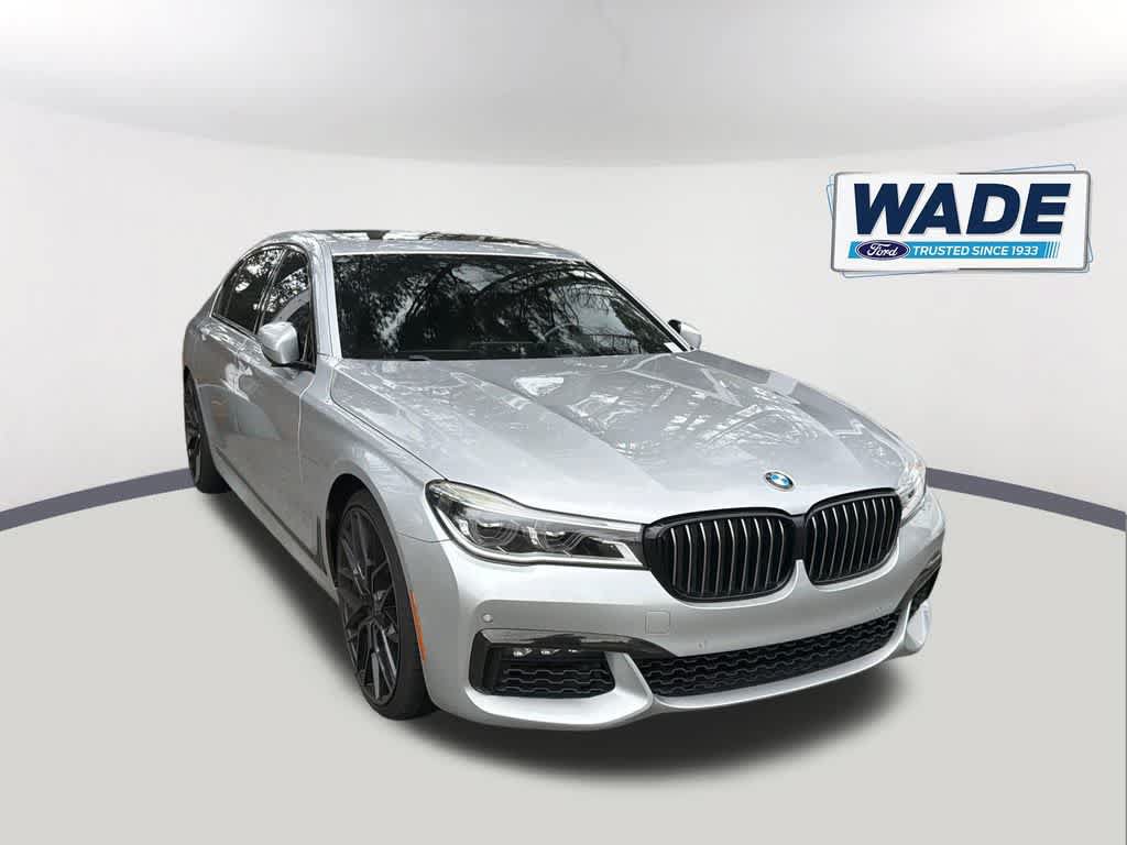Used 2019 BMW 750i xDrive w/ Executive Package AWD/4WD image 3