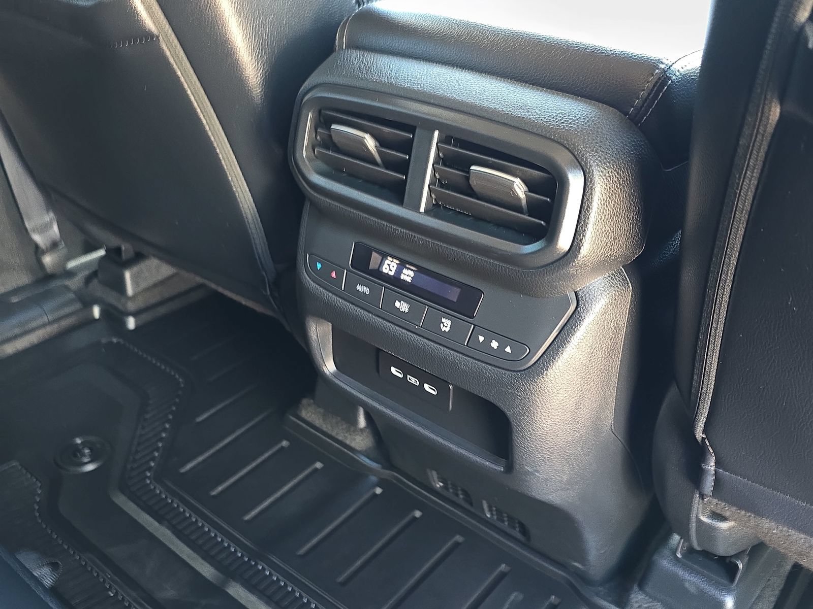 Certified 2024 Honda Pilot Touring image 16