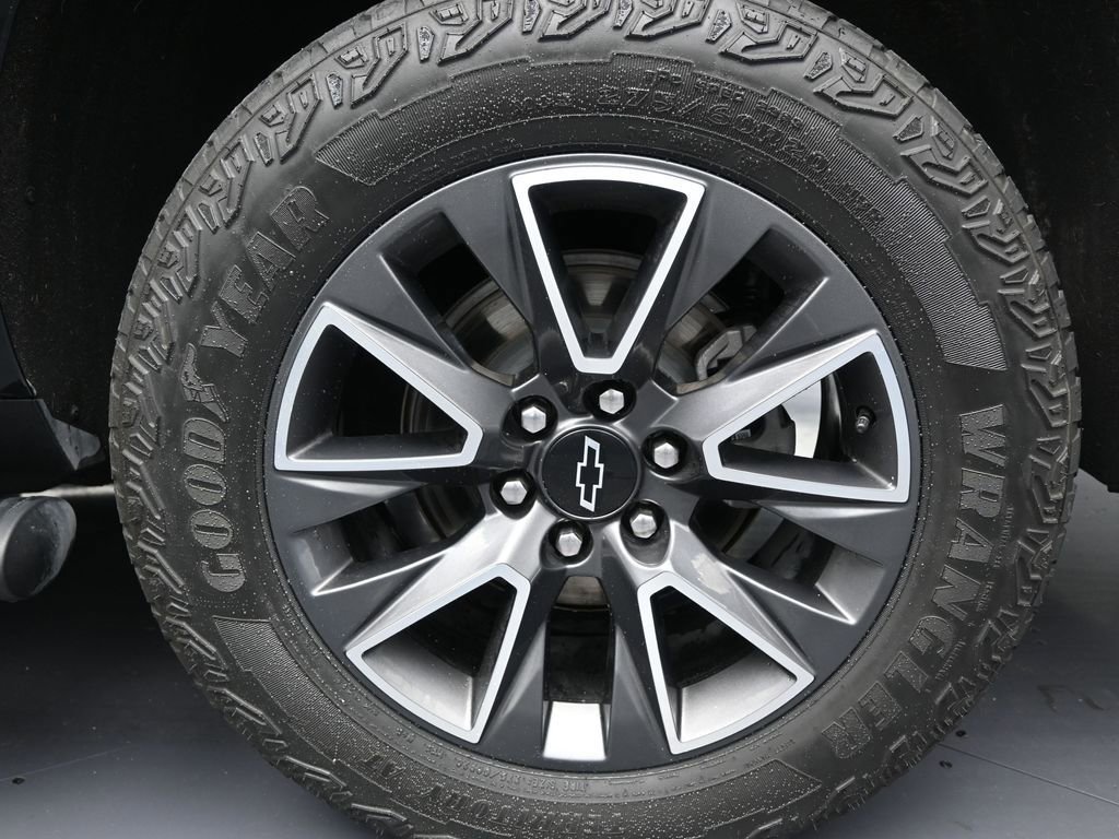 Used 2024 Chevrolet Tahoe Z71 w/ Luxury Package image 10