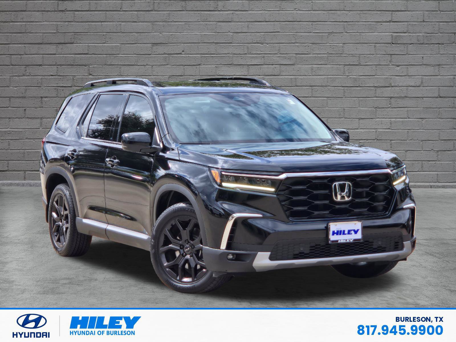 Used 2025 Honda Pilot Touring image 2