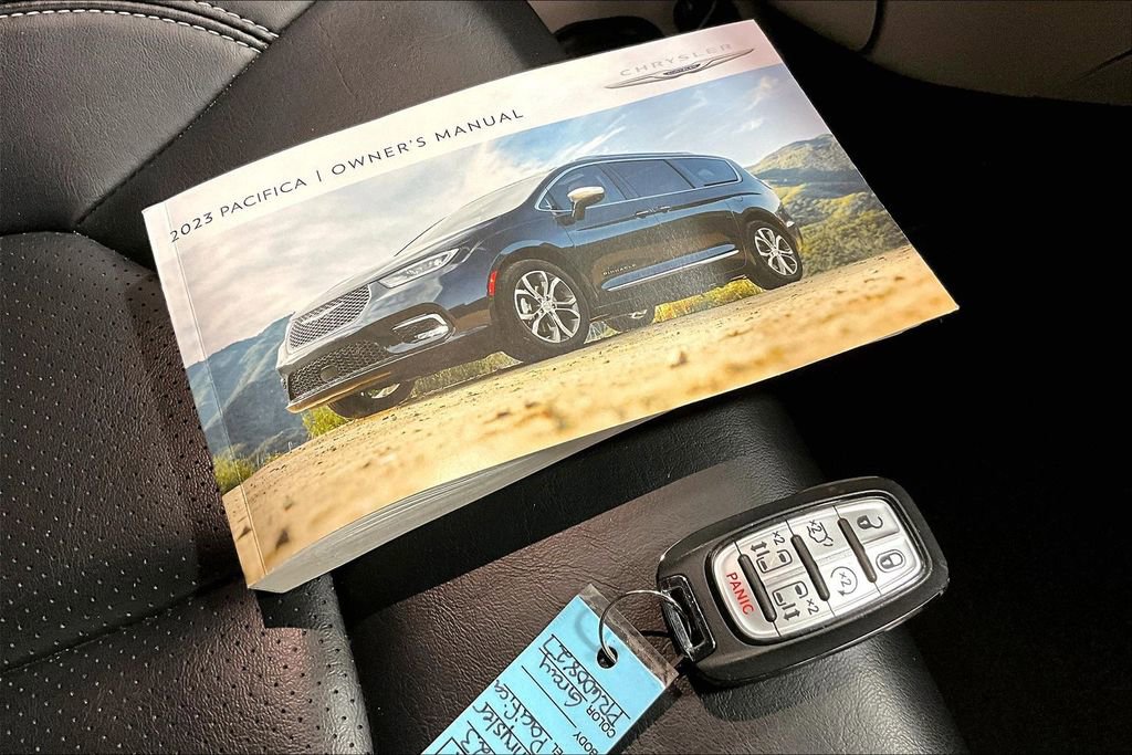Used 2023 Chrysler Pacifica Touring-L image 34