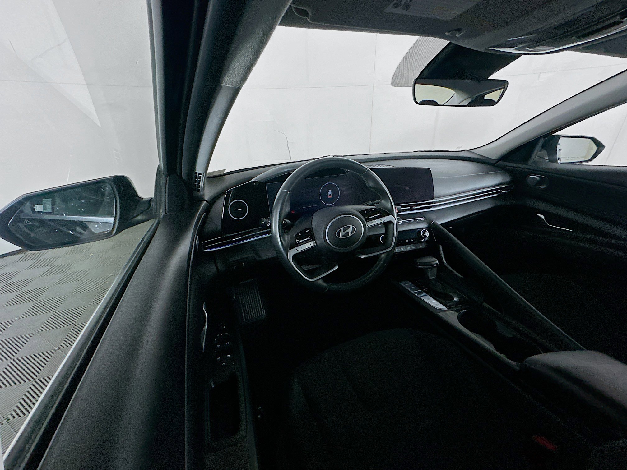 Used 2025 Hyundai Elantra SEL FWD image 18