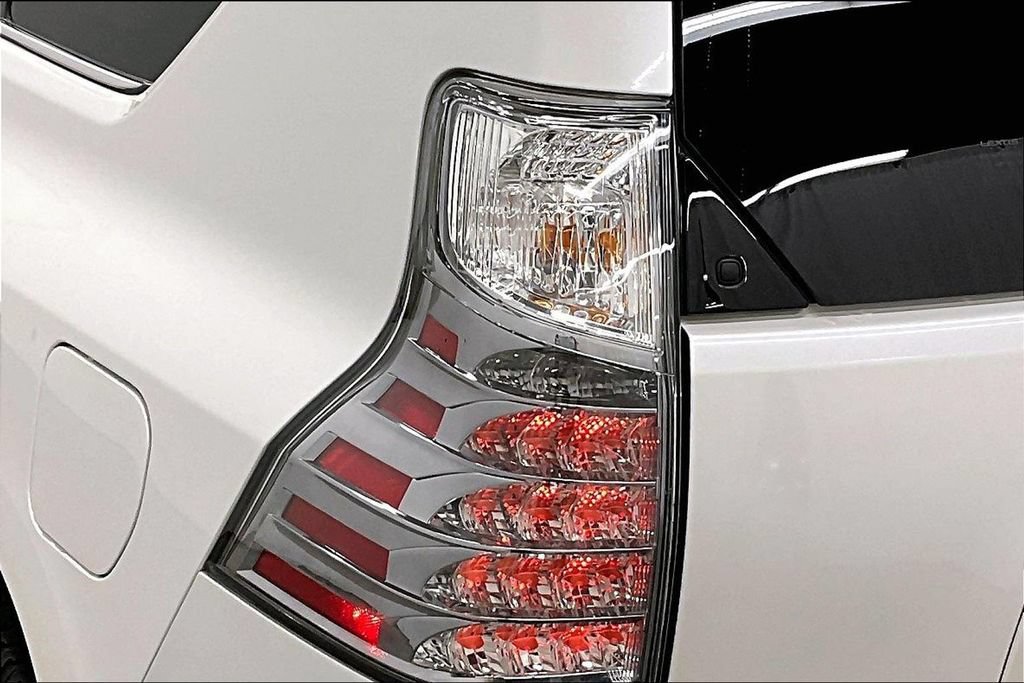 Used 2023 Lexus GX 460 Premium w/ Premium Plus Package AWD/4WD image 23
