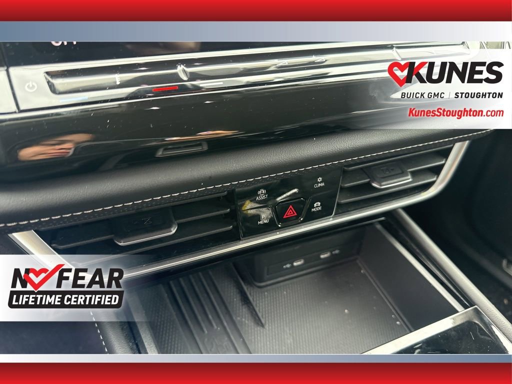 Used 2025 Volkswagen Atlas SE image 31