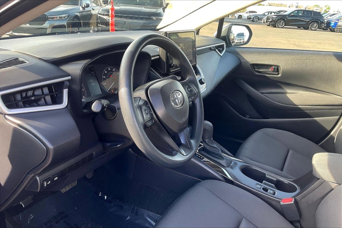 Used 2025 Toyota Corolla LE FWD image 11
