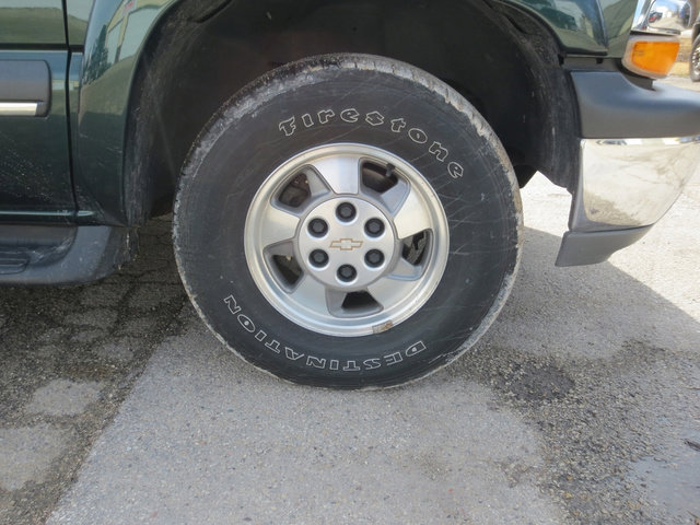 Used 2003 Chevrolet Suburban LS w/ LS Preferred Equipment Group image 32