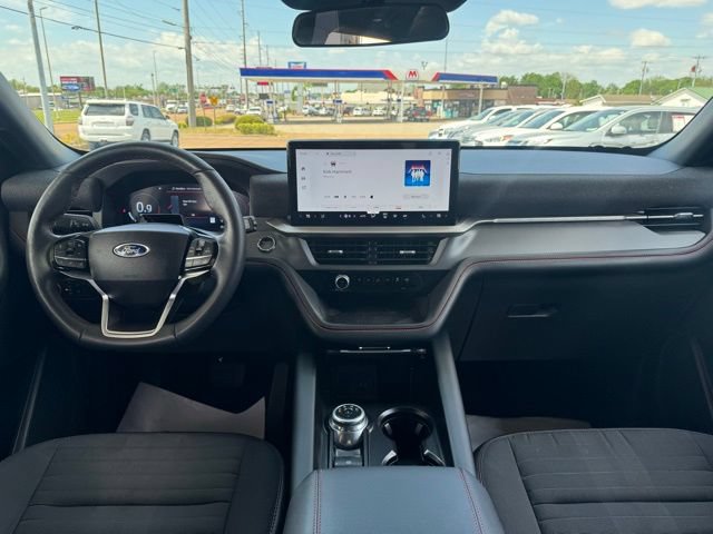 Used 2025 Ford Explorer ST-Line w/ ST-Line Street Pack AWD/4WD image 8