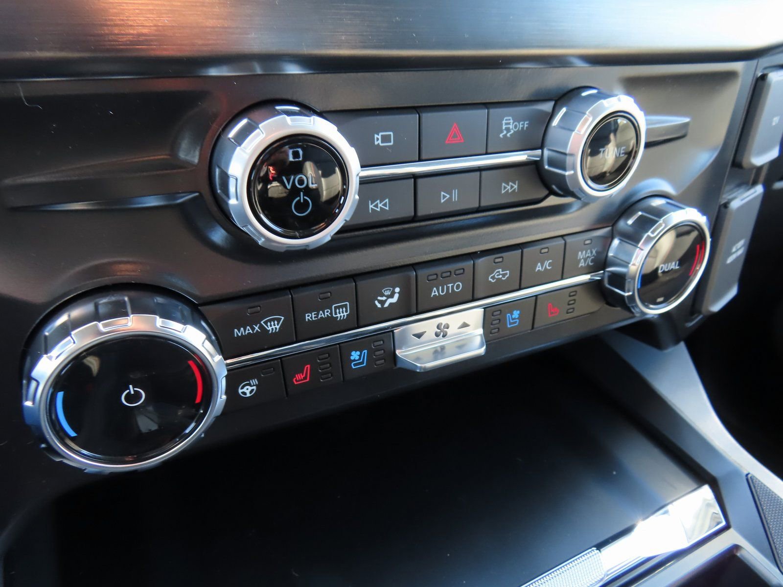 New 2026 Ford F250 Lariat w/ FX4 Off-Road Package image 18